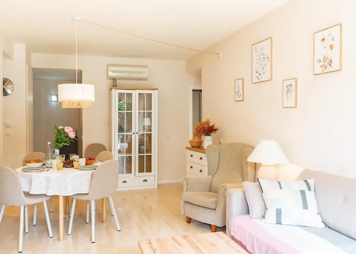 Charming Garden En Jardins De Sa Boadella