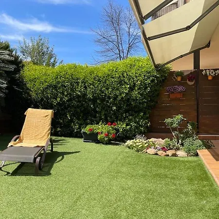 Apartment Charming Garden En 